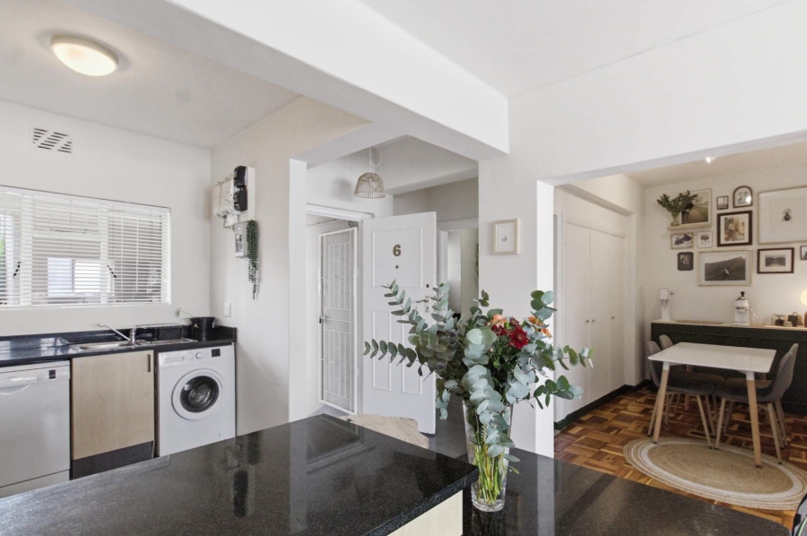 1 Bedroom Property for Sale in Sea Point Western Cape